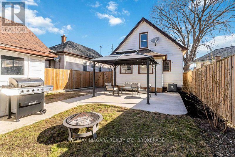 22 Bertram Street, St. Catharines, Ontario  L2R 1A8 - Photo 20 - X12802896