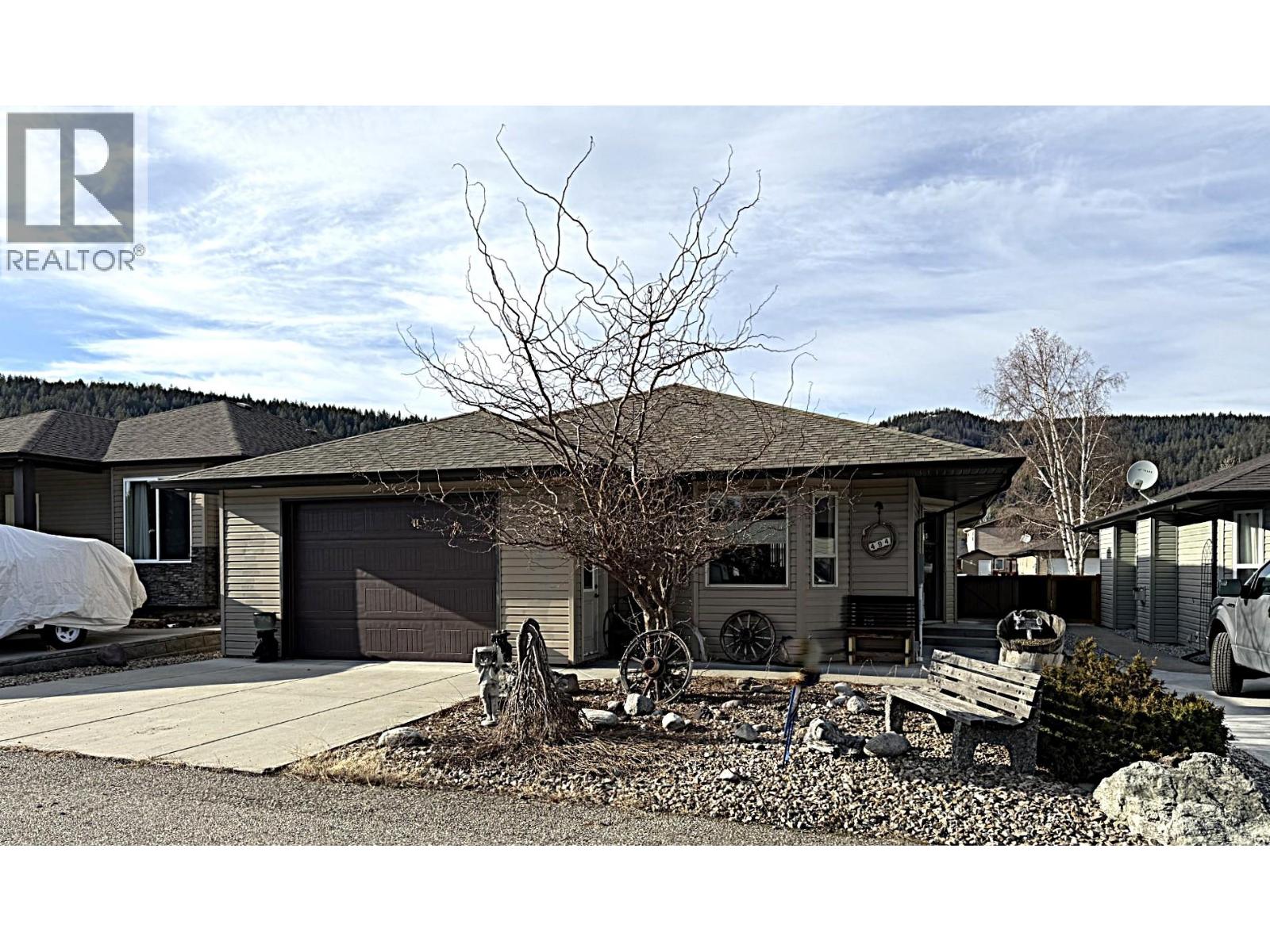 494 Kingfisher Avenue, Vernon, British Columbia  V1H 2A1 - Photo 2 - 10343837