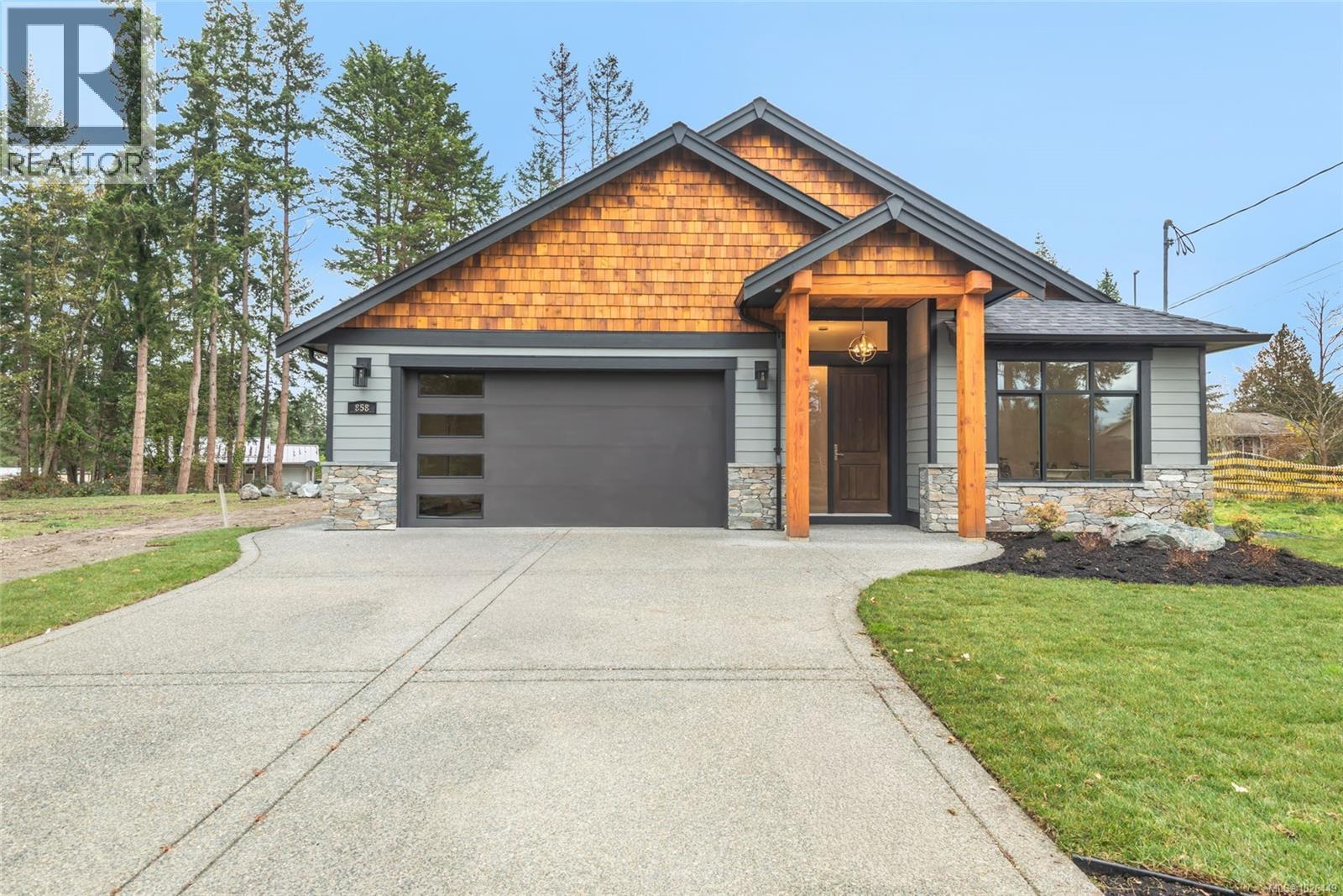 858 Wembley Rd, Parksville, British Columbia