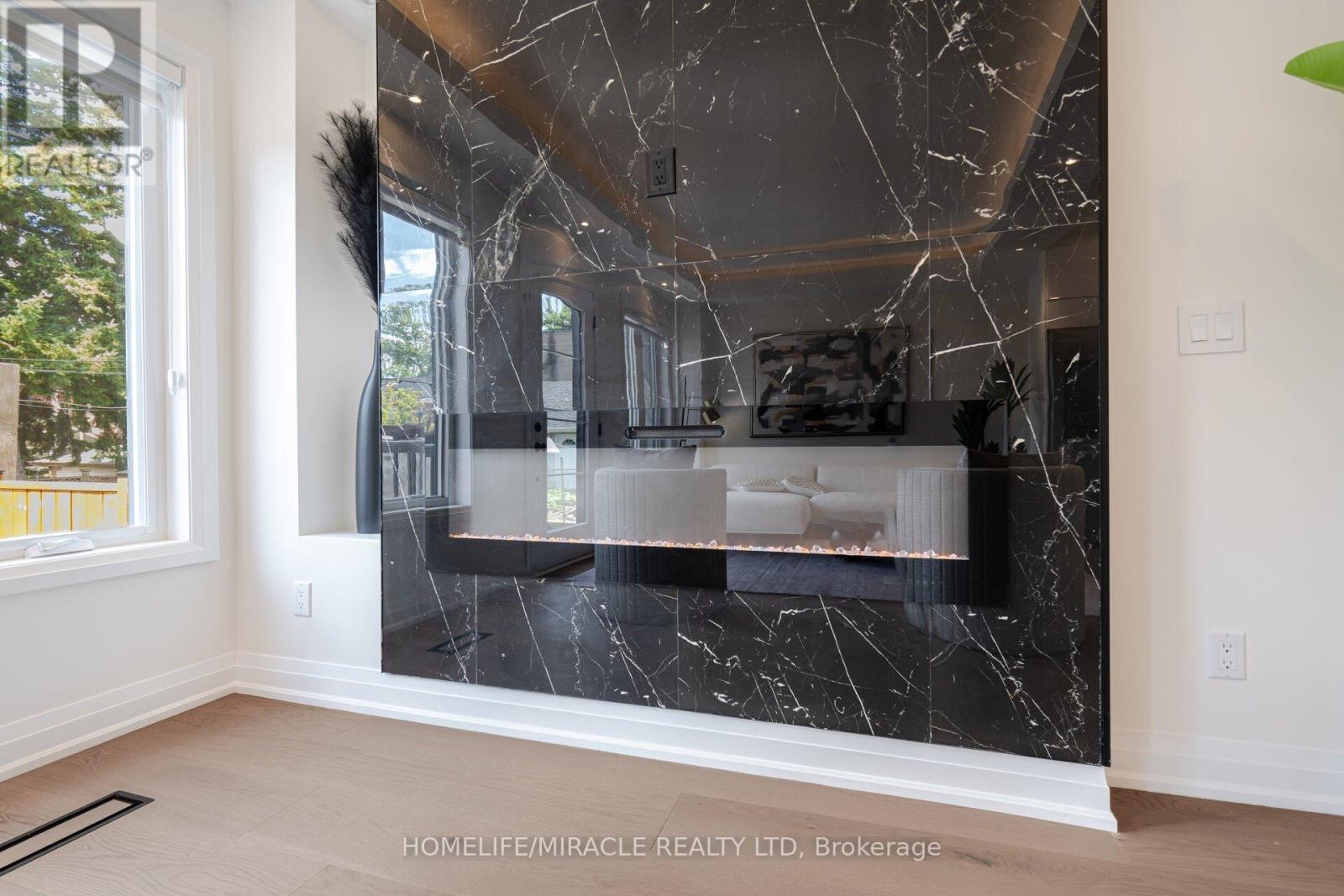 Upper - 388 Oakwood Avenue, Toronto, Ontario  M6E 2W3 - Photo 20 - C12802970