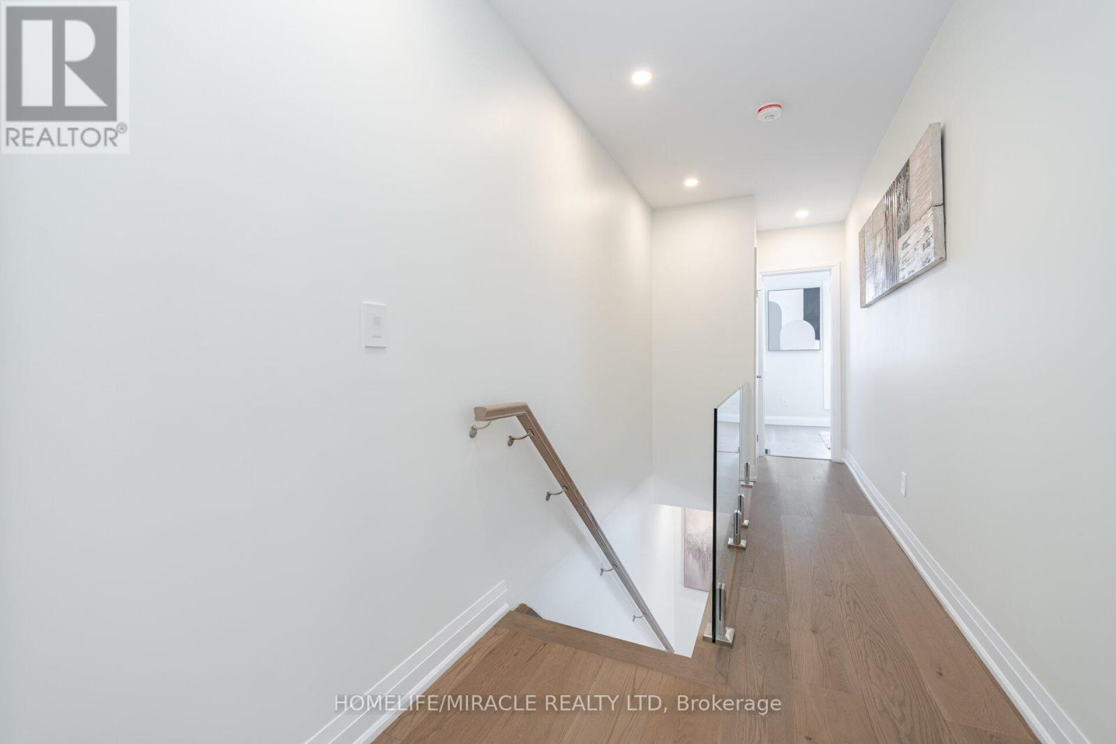 Upper - 388 Oakwood Avenue, Toronto, Ontario  M6E 2W3 - Photo 24 - C12802970