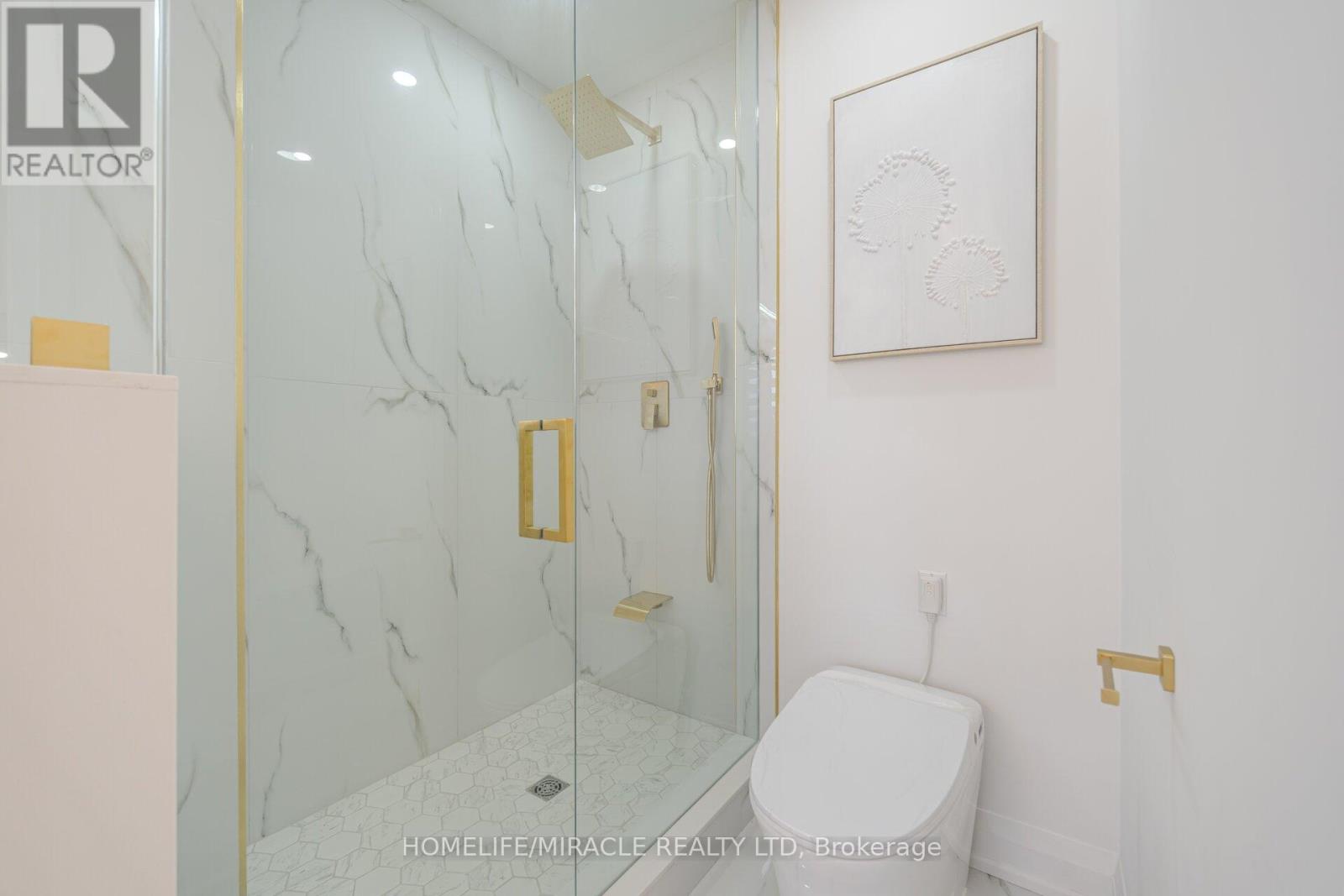 Upper - 388 Oakwood Avenue, Toronto, Ontario  M6E 2W3 - Photo 33 - C12802970