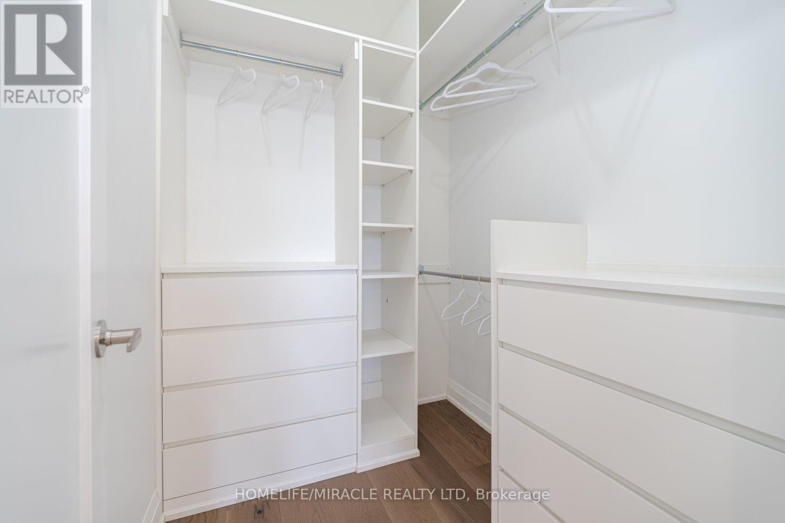 Upper - 388 Oakwood Avenue, Toronto, Ontario  M6E 2W3 - Photo 34 - C12802970