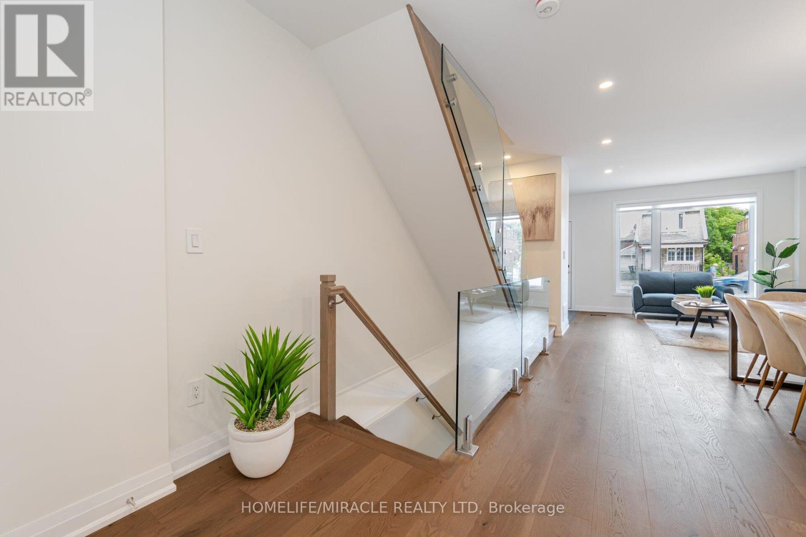 Upper - 388 Oakwood Avenue, Toronto, Ontario  M6E 2W3 - Photo 44 - C12802970