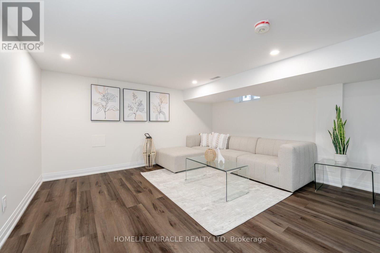 Upper - 388 Oakwood Avenue, Toronto, Ontario  M6E 2W3 - Photo 46 - C12802970