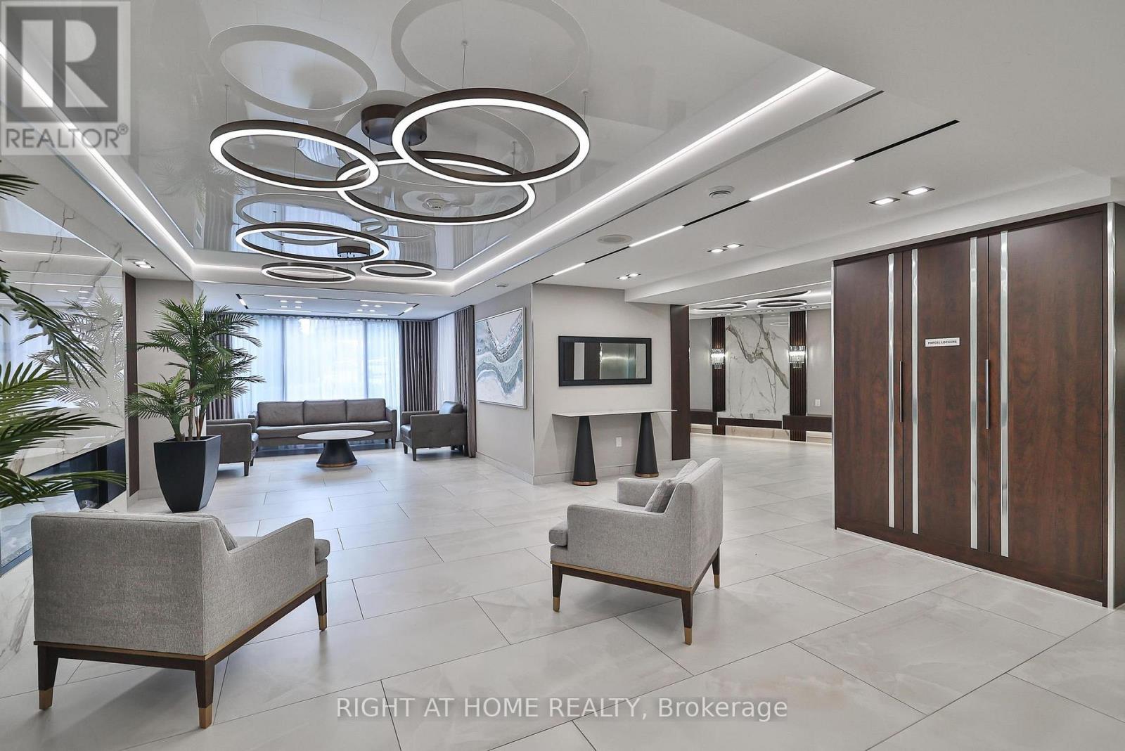 802 - 30 Harding Boulevard W, Richmond Hill, Ontario  L4C 9M3 - Photo 4 - N12802842