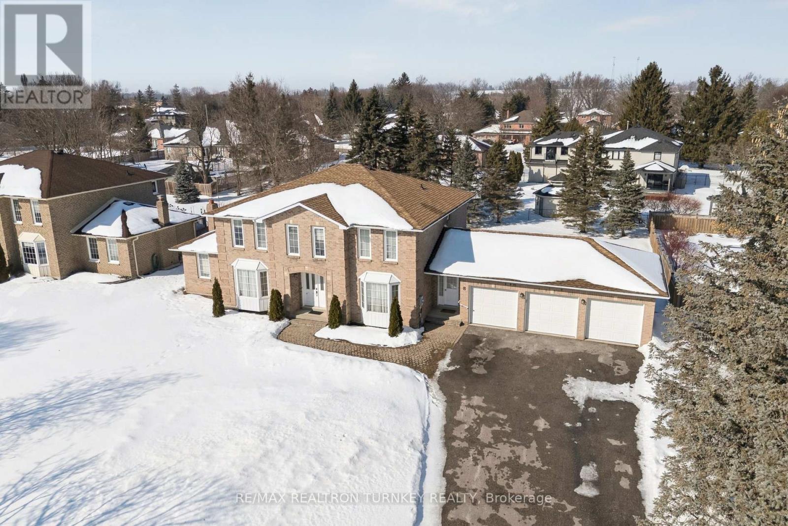 8 VERONICA CRESCENT, east gwillimbury (sharon), Ontario