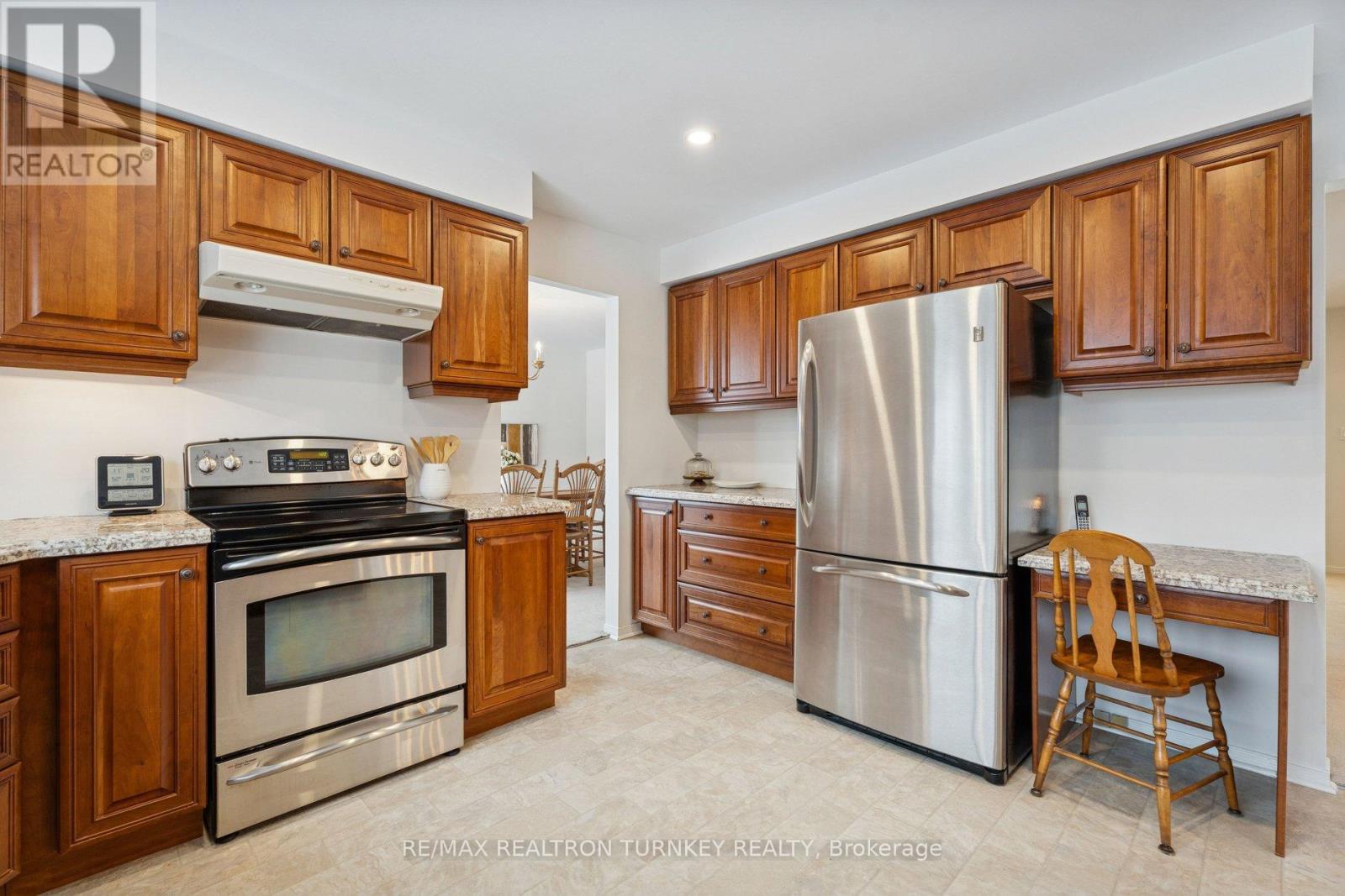 8 Veronica Crescent, East Gwillimbury (Sharon), Ontario  L0G 1V0 - Photo 12 - N12802850