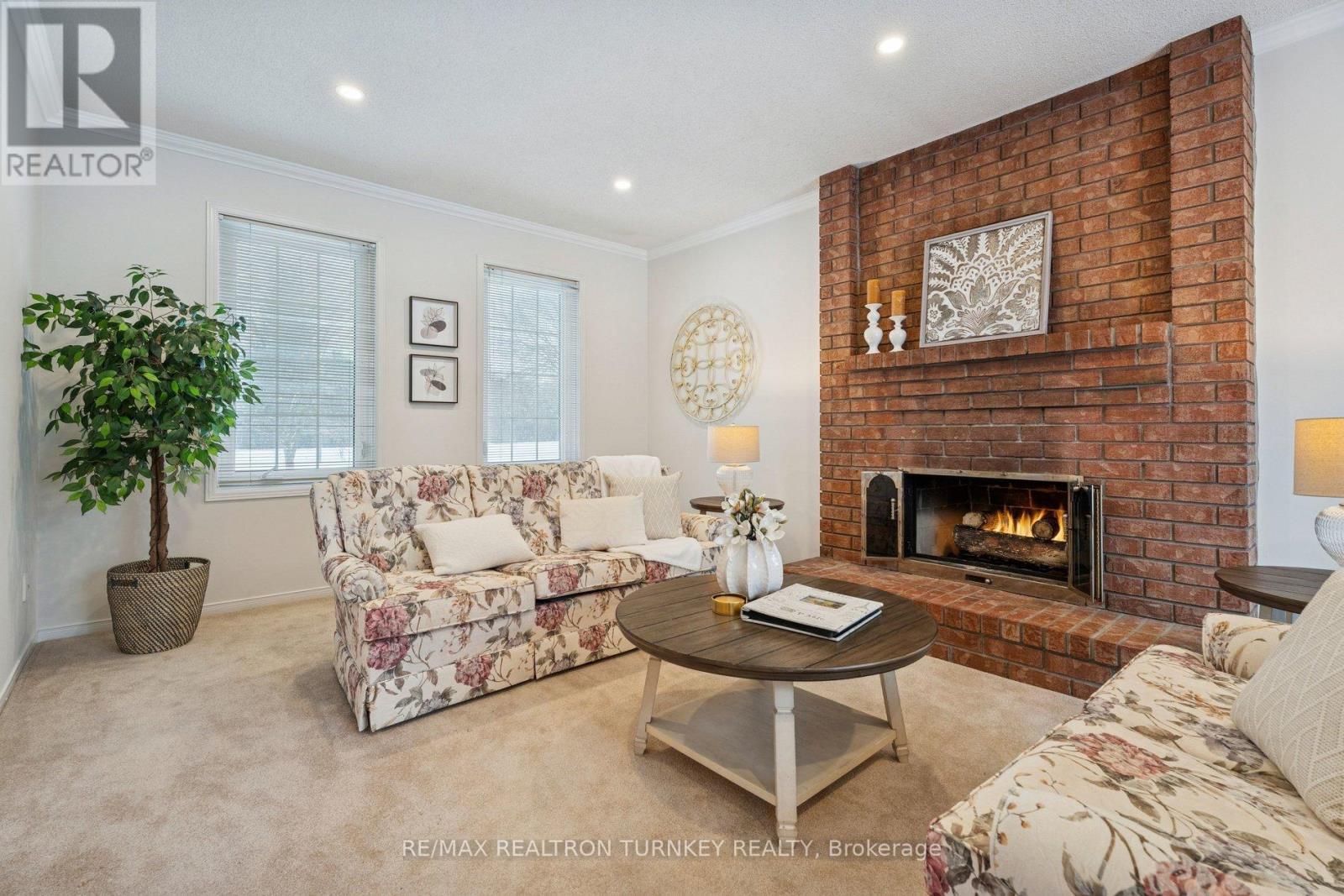 8 Veronica Crescent, East Gwillimbury (Sharon), Ontario  L0G 1V0 - Photo 17 - N12802850