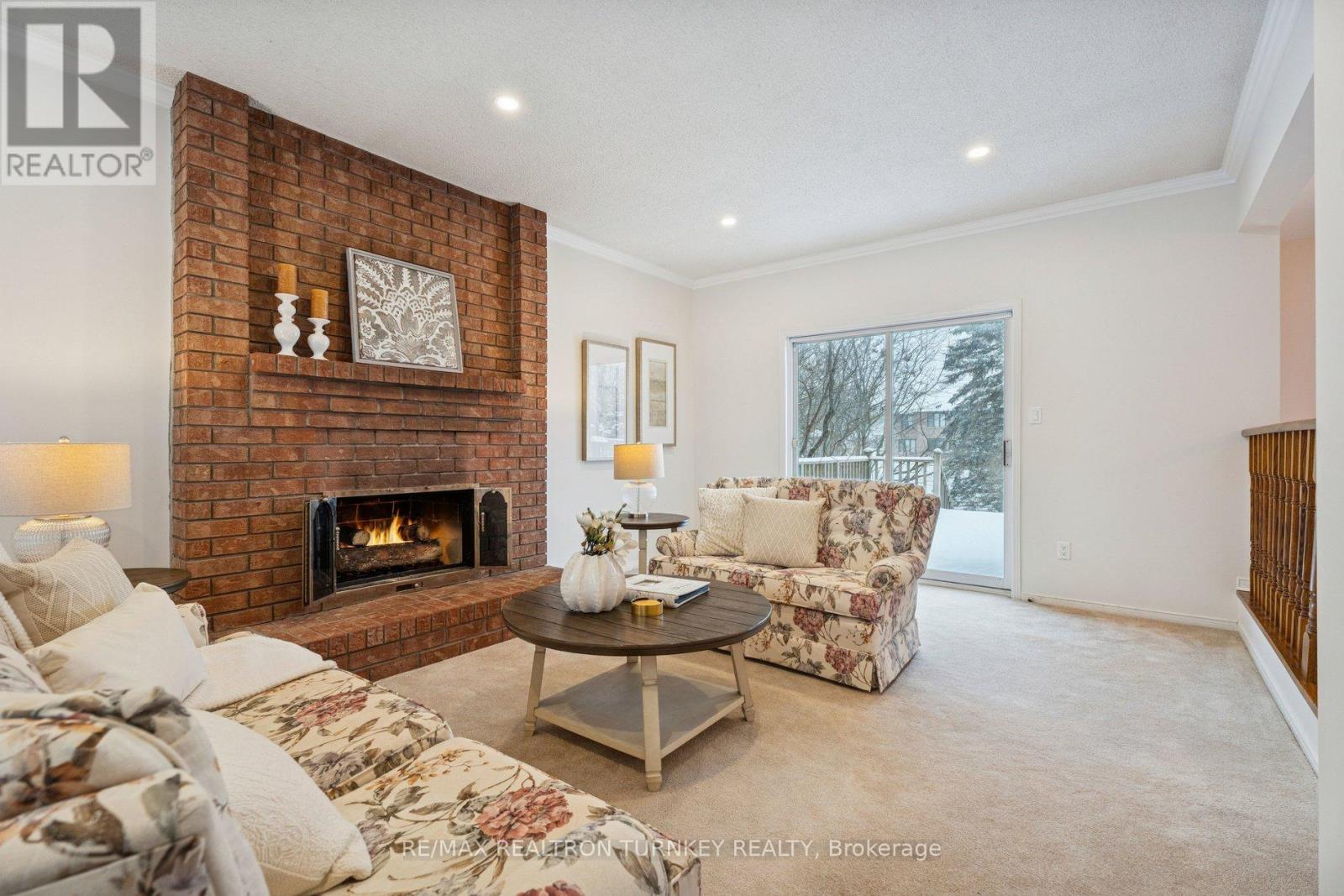 8 Veronica Crescent, East Gwillimbury (Sharon), Ontario  L0G 1V0 - Photo 18 - N12802850