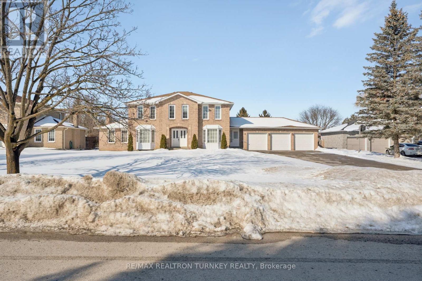 8 Veronica Crescent, East Gwillimbury (Sharon), Ontario  L0G 1V0 - Photo 2 - N12802850