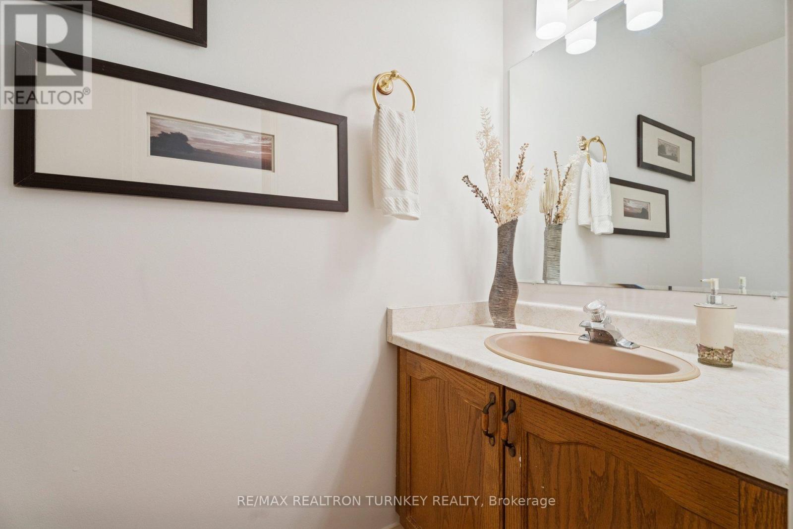 8 Veronica Crescent, East Gwillimbury (Sharon), Ontario  L0G 1V0 - Photo 24 - N12802850