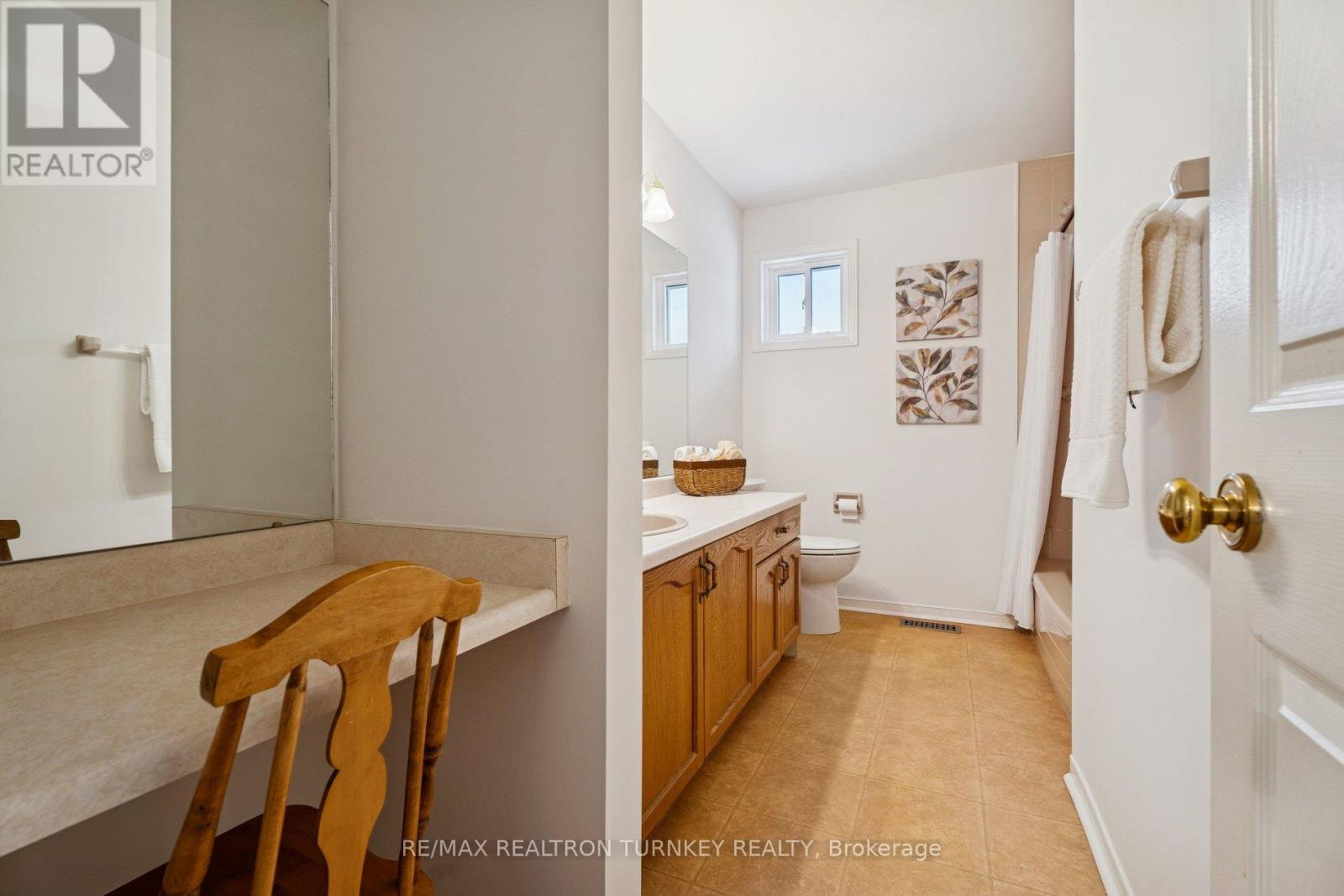 8 Veronica Crescent, East Gwillimbury (Sharon), Ontario  L0G 1V0 - Photo 27 - N12802850