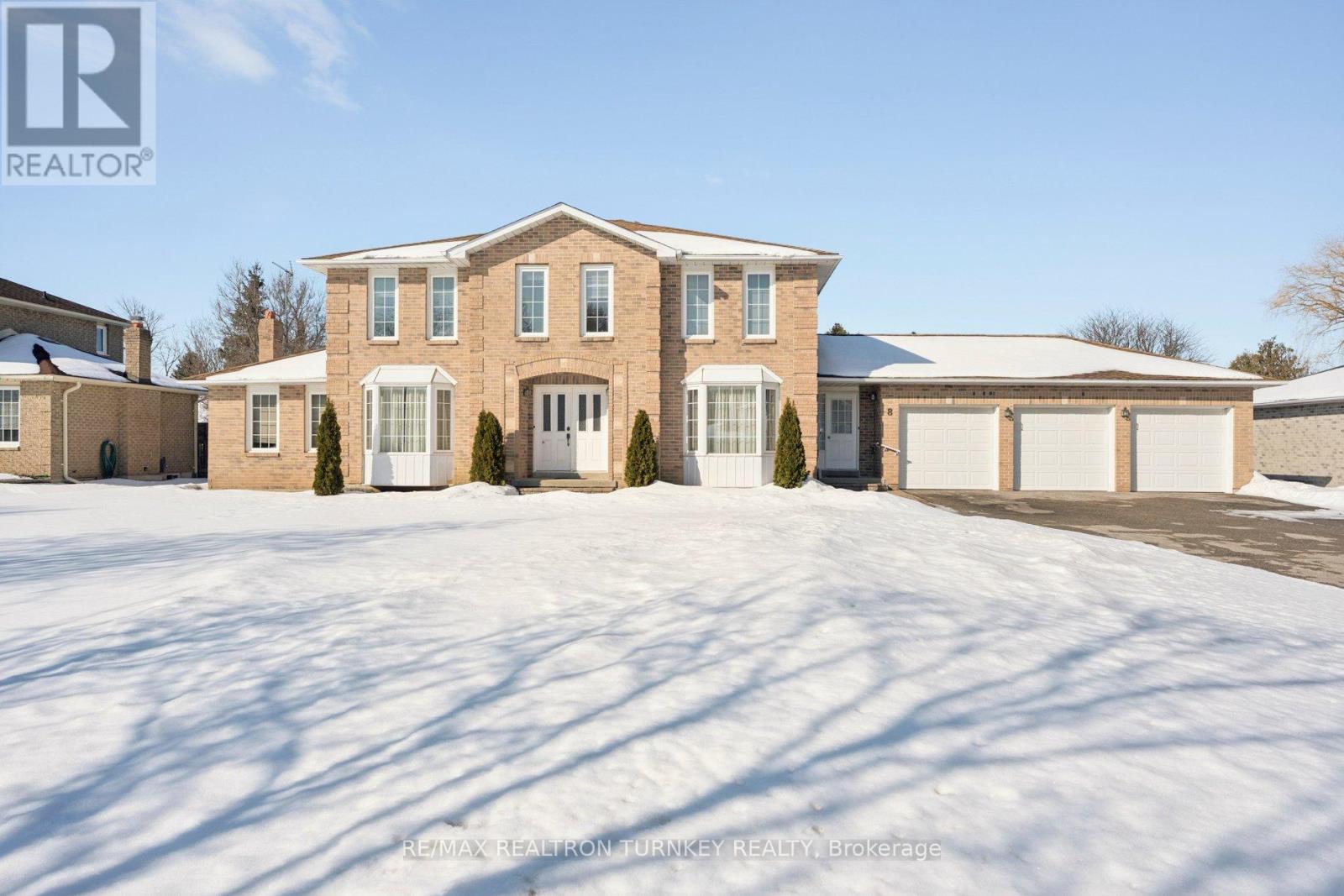 8 Veronica Crescent, East Gwillimbury (Sharon), Ontario  L0G 1V0 - Photo 3 - N12802850
