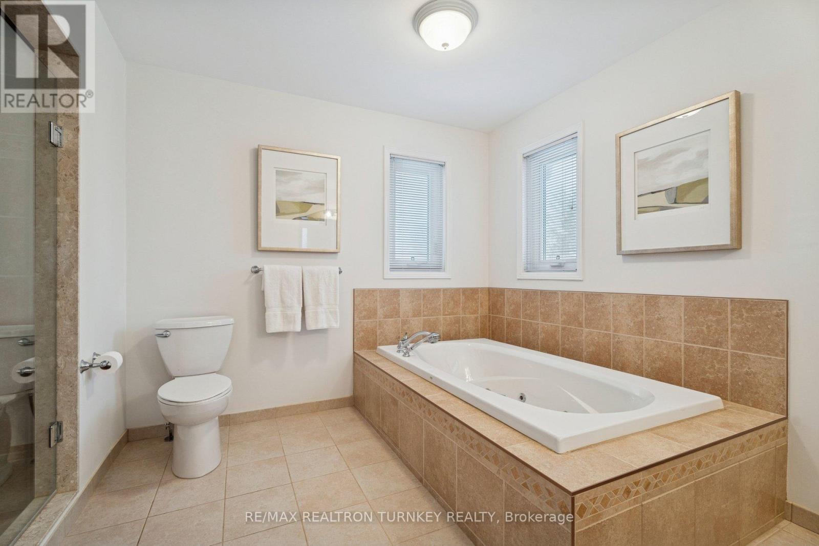 8 Veronica Crescent, East Gwillimbury (Sharon), Ontario  L0G 1V0 - Photo 33 - N12802850