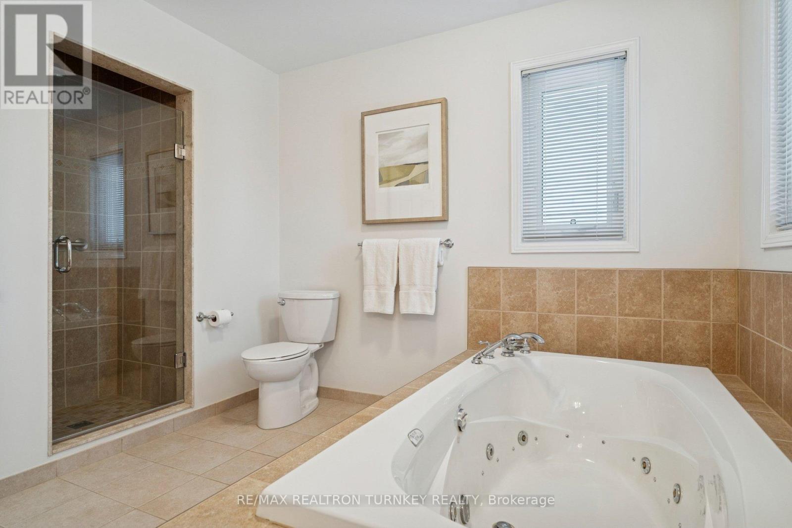 8 Veronica Crescent, East Gwillimbury (Sharon), Ontario  L0G 1V0 - Photo 35 - N12802850