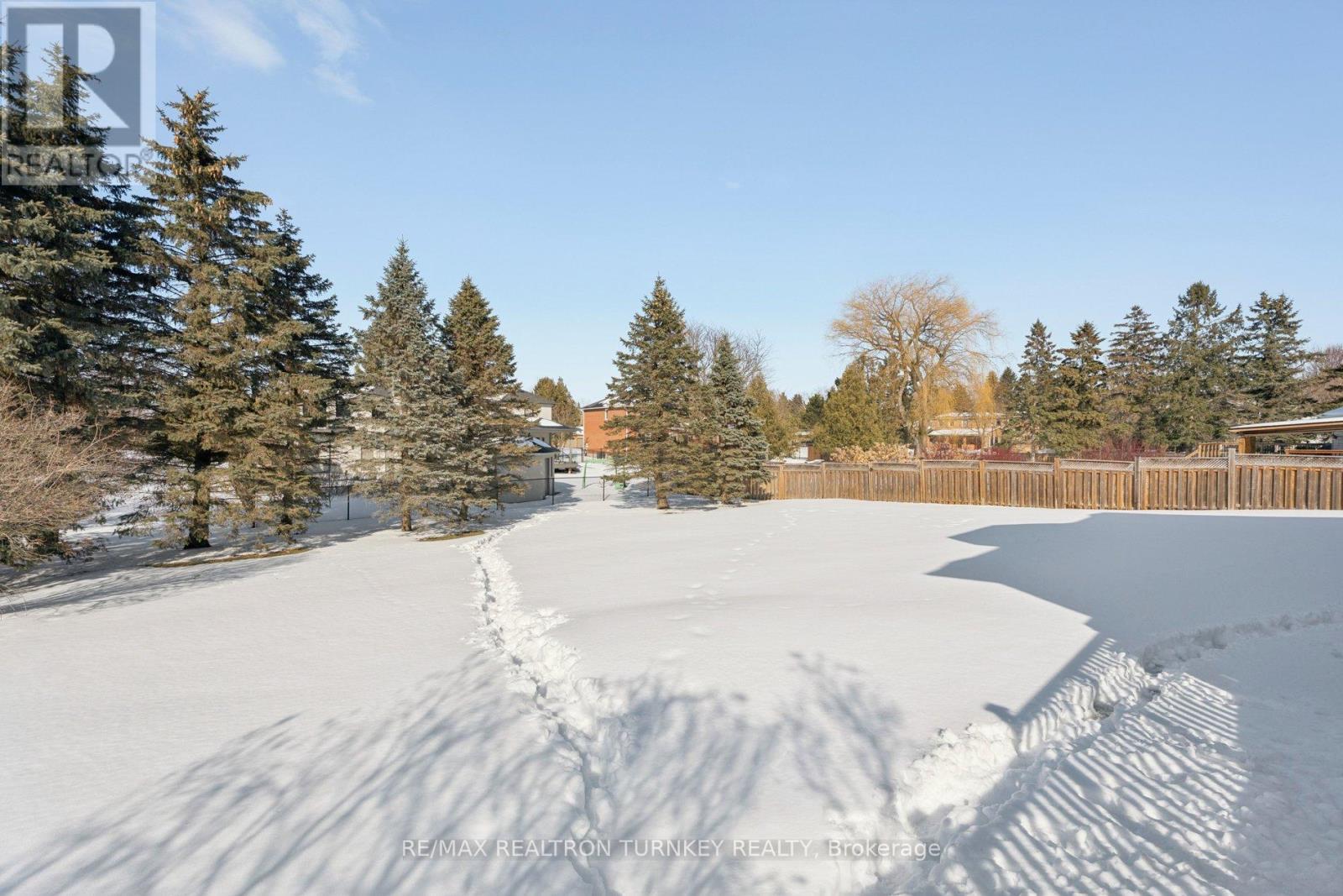 8 Veronica Crescent, East Gwillimbury (Sharon), Ontario  L0G 1V0 - Photo 37 - N12802850