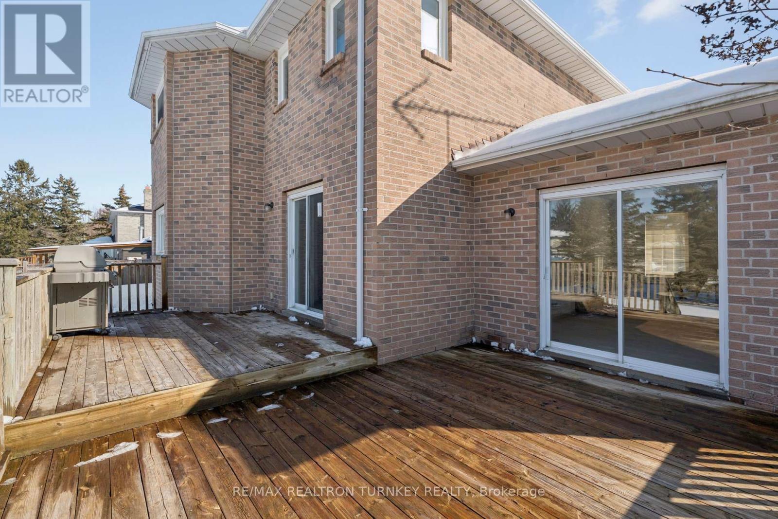 8 Veronica Crescent, East Gwillimbury (Sharon), Ontario  L0G 1V0 - Photo 38 - N12802850