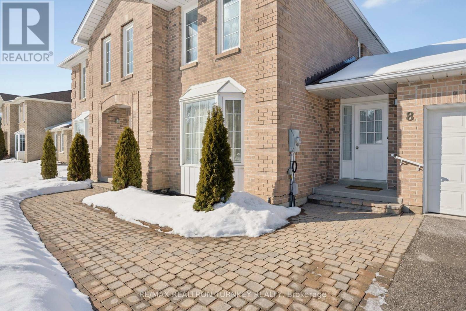 8 Veronica Crescent, East Gwillimbury (Sharon), Ontario  L0G 1V0 - Photo 4 - N12802850