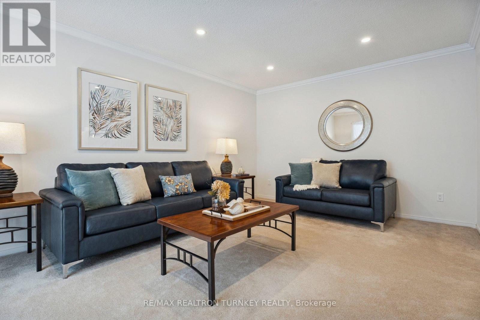 8 Veronica Crescent, East Gwillimbury (Sharon), Ontario  L0G 1V0 - Photo 6 - N12802850