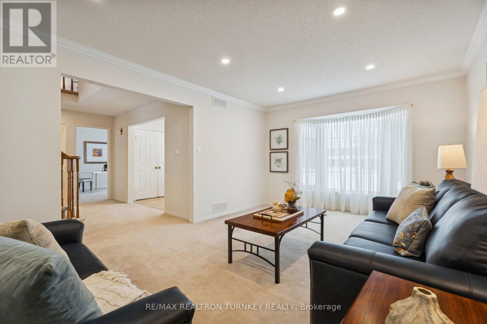 8 Veronica Crescent, East Gwillimbury (Sharon), Ontario  L0G 1V0 - Photo 7 - N12802850