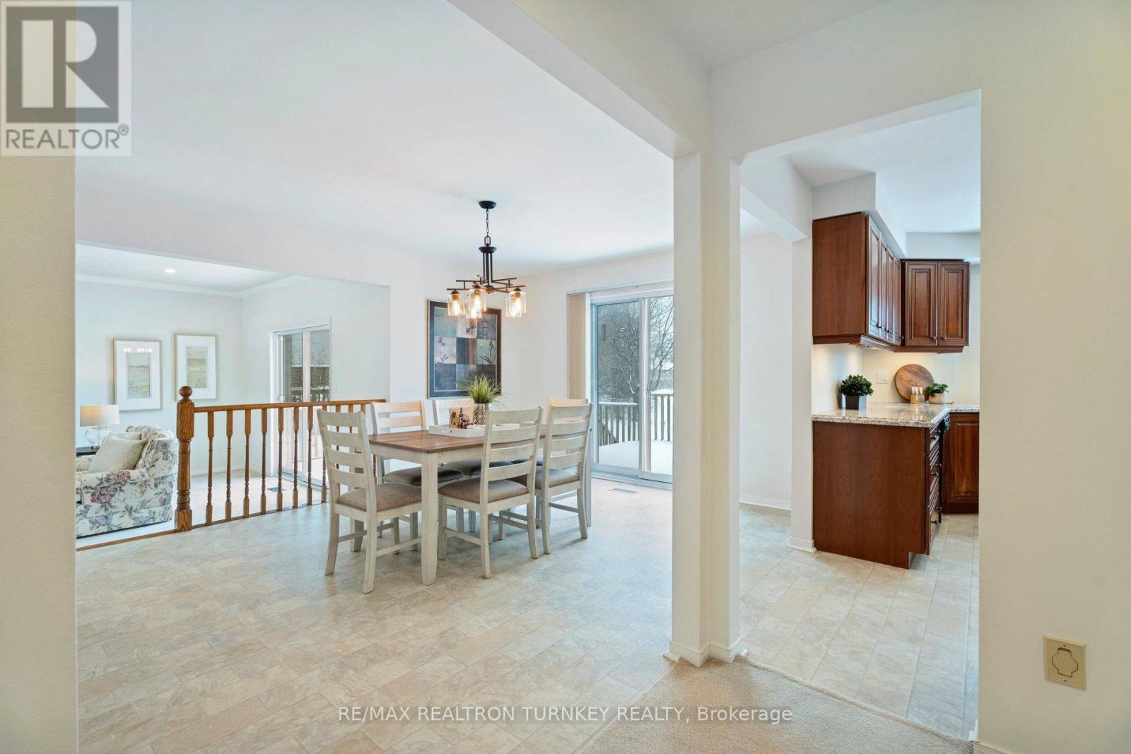 8 Veronica Crescent, East Gwillimbury (Sharon), Ontario  L0G 1V0 - Photo 8 - N12802850