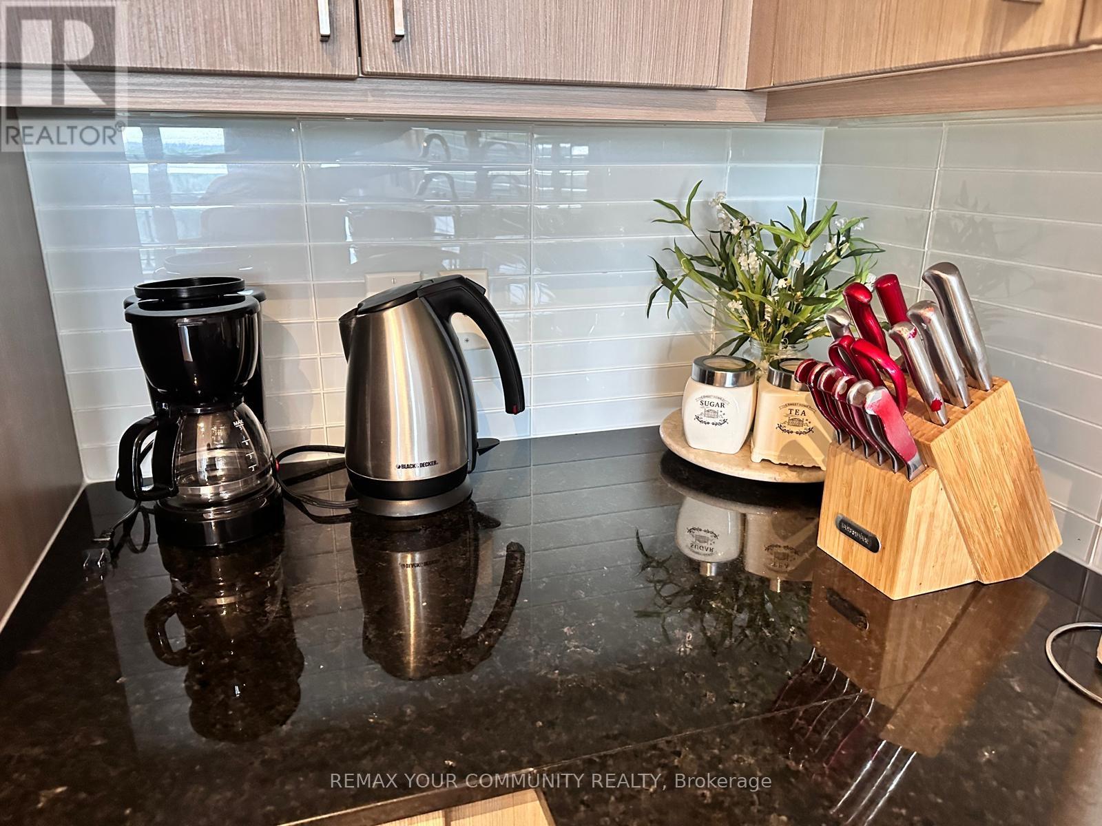 807b - 9600 Yonge Street, Richmond Hill, Ontario  L4C 0X3 - Photo 4 - N12802898