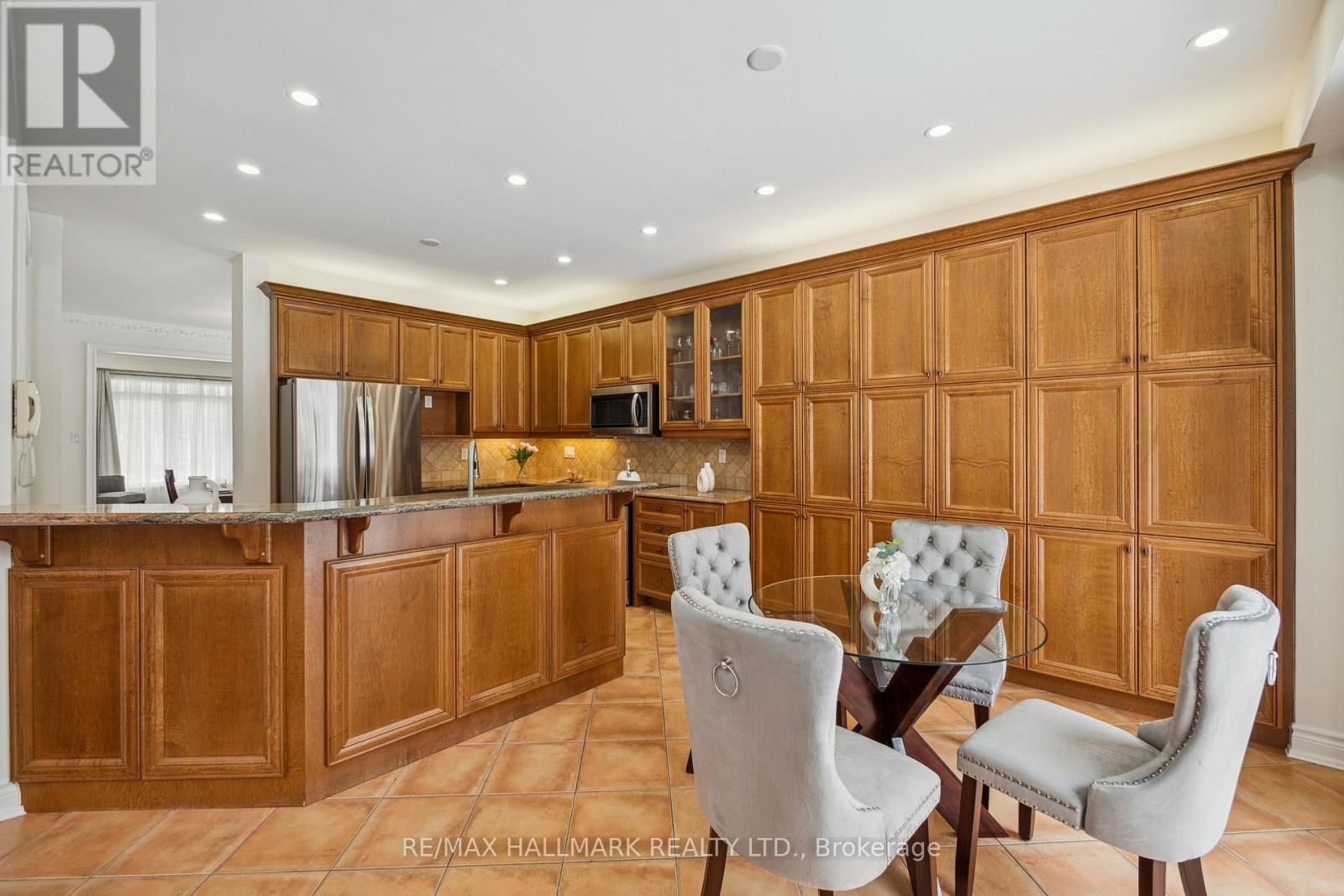 6 Guinevere Court, Richmond Hill, Ontario  L4C 0P7 - Photo 16 - N12802930