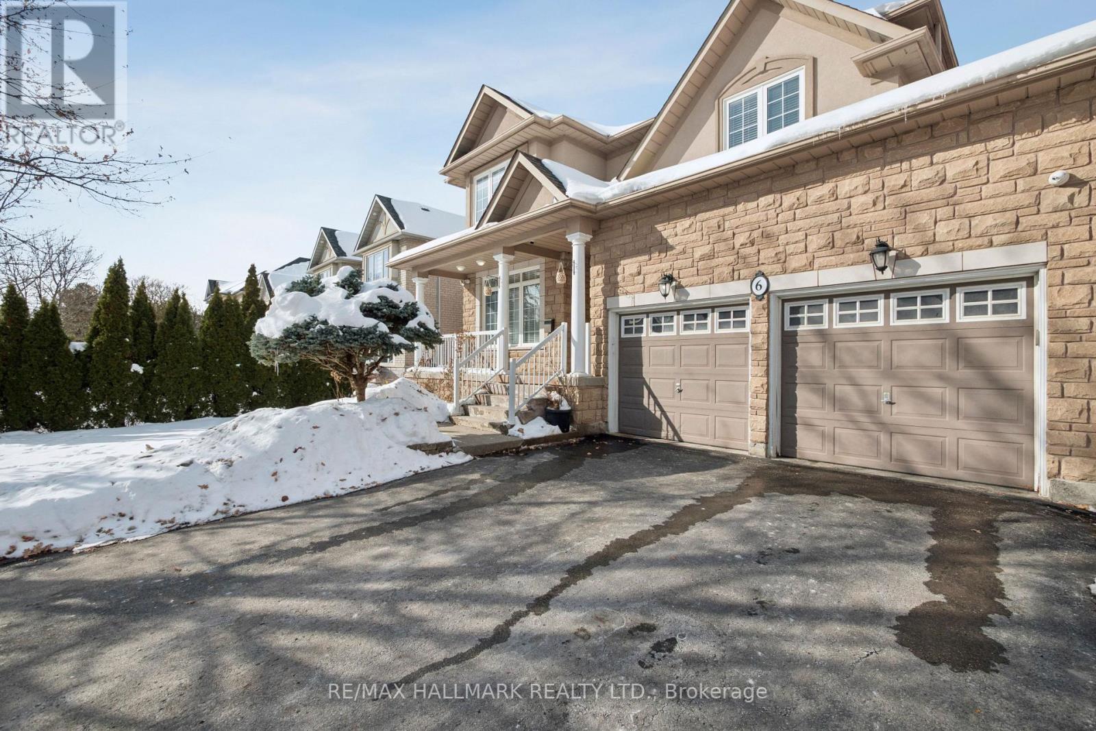 6 Guinevere Court, Richmond Hill, Ontario  L4C 0P7 - Photo 2 - N12802930