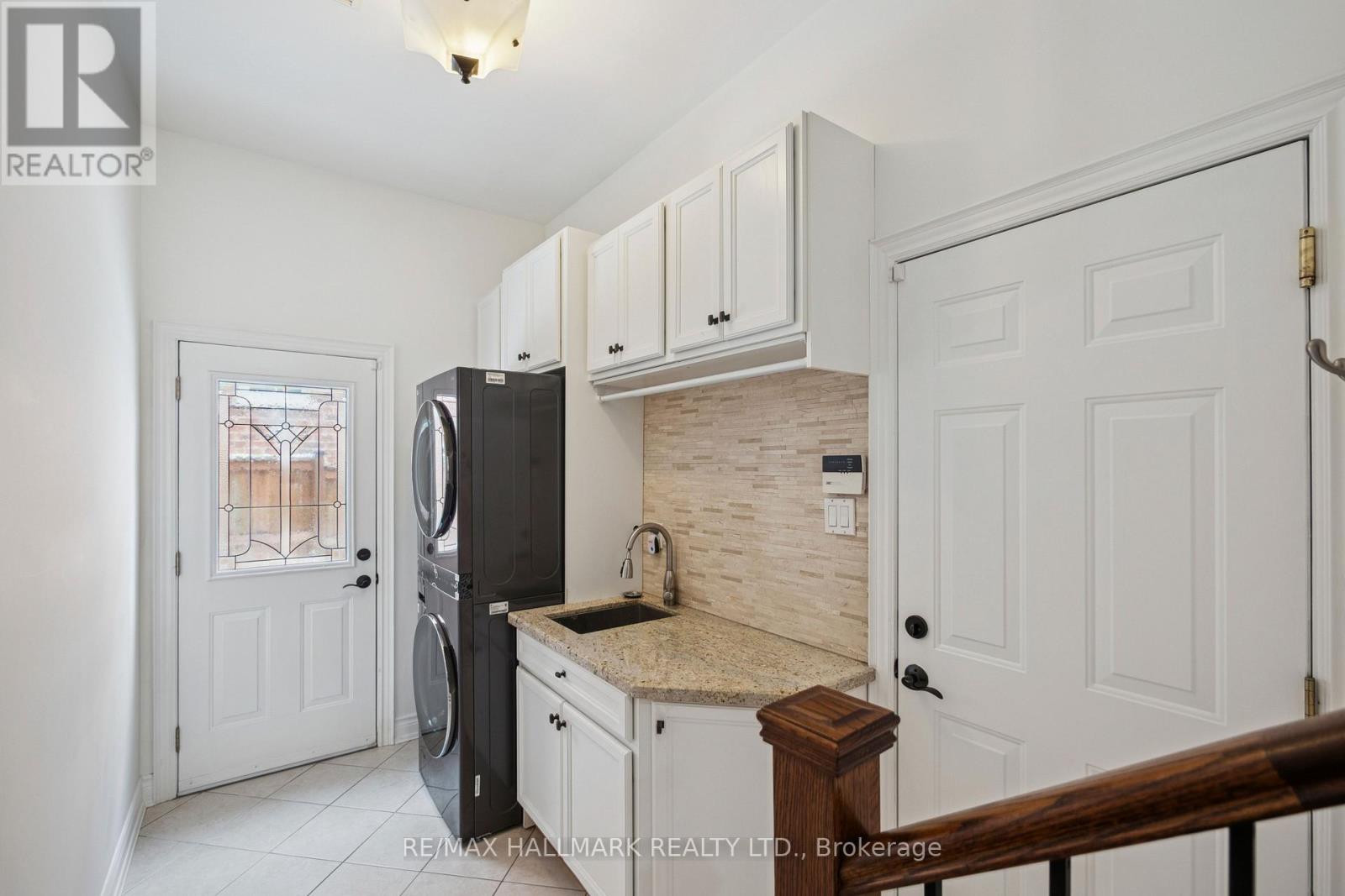 6 Guinevere Court, Richmond Hill, Ontario  L4C 0P7 - Photo 23 - N12802930