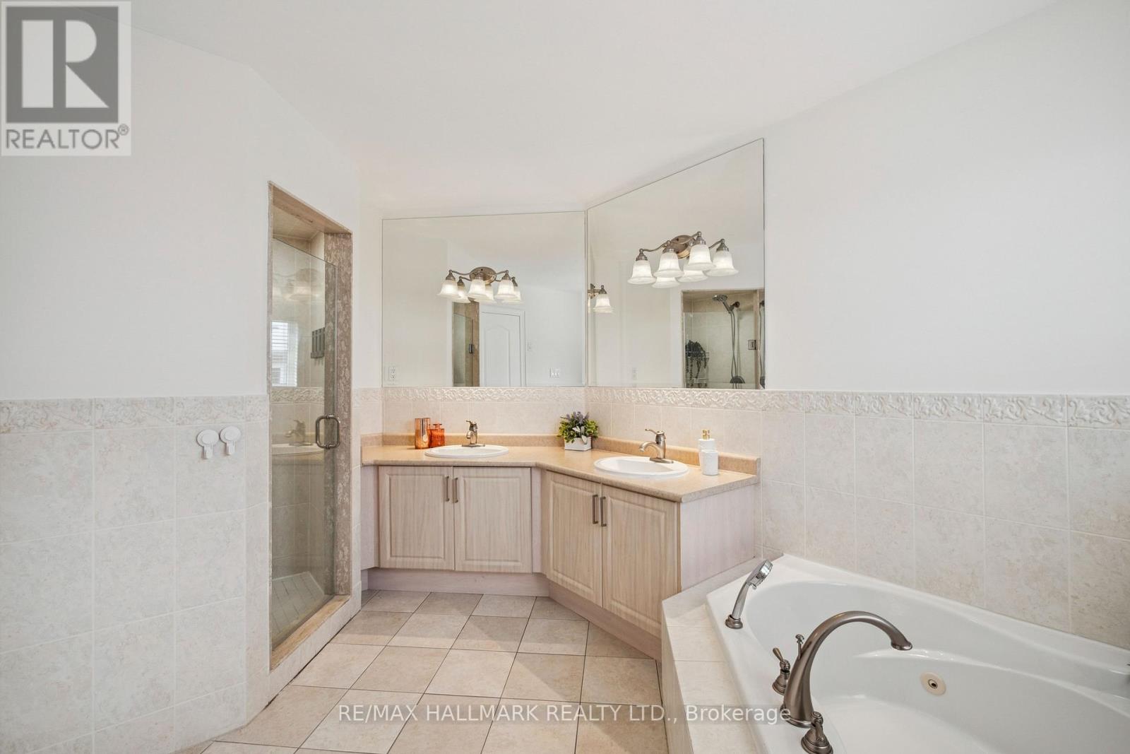 6 Guinevere Court, Richmond Hill, Ontario  L4C 0P7 - Photo 29 - N12802930