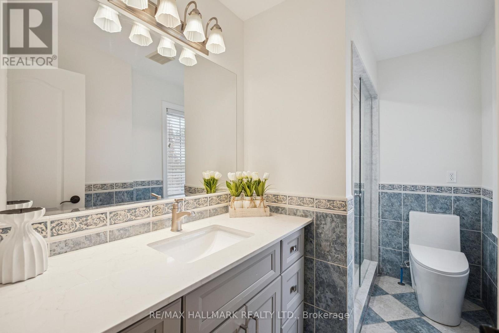 6 Guinevere Court, Richmond Hill, Ontario  L4C 0P7 - Photo 37 - N12802930