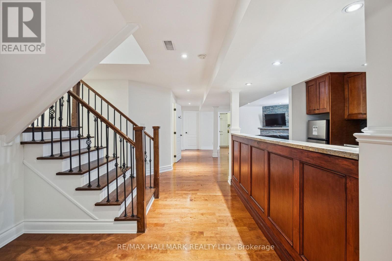 6 Guinevere Court, Richmond Hill, Ontario  L4C 0P7 - Photo 38 - N12802930