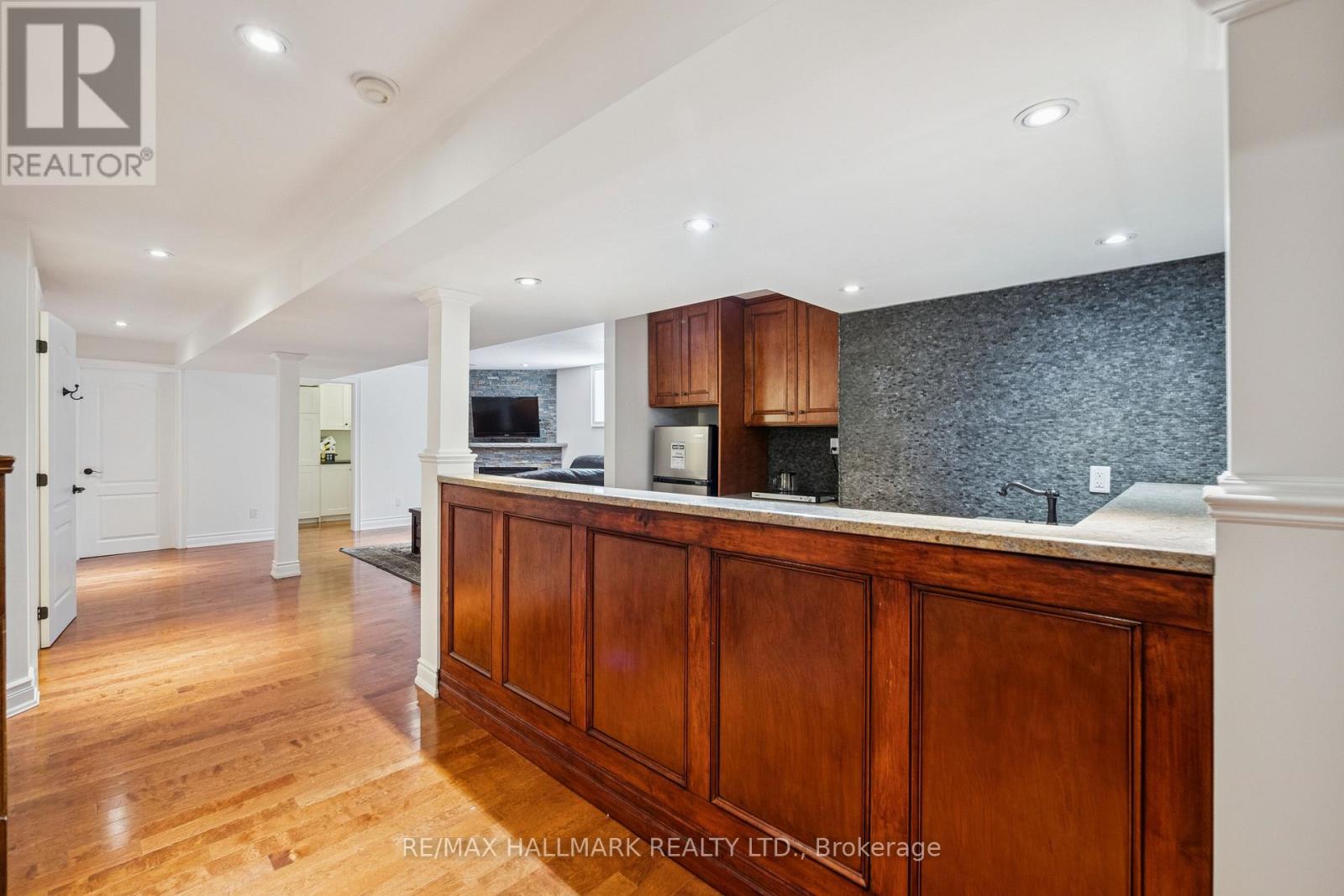 6 Guinevere Court, Richmond Hill, Ontario  L4C 0P7 - Photo 39 - N12802930