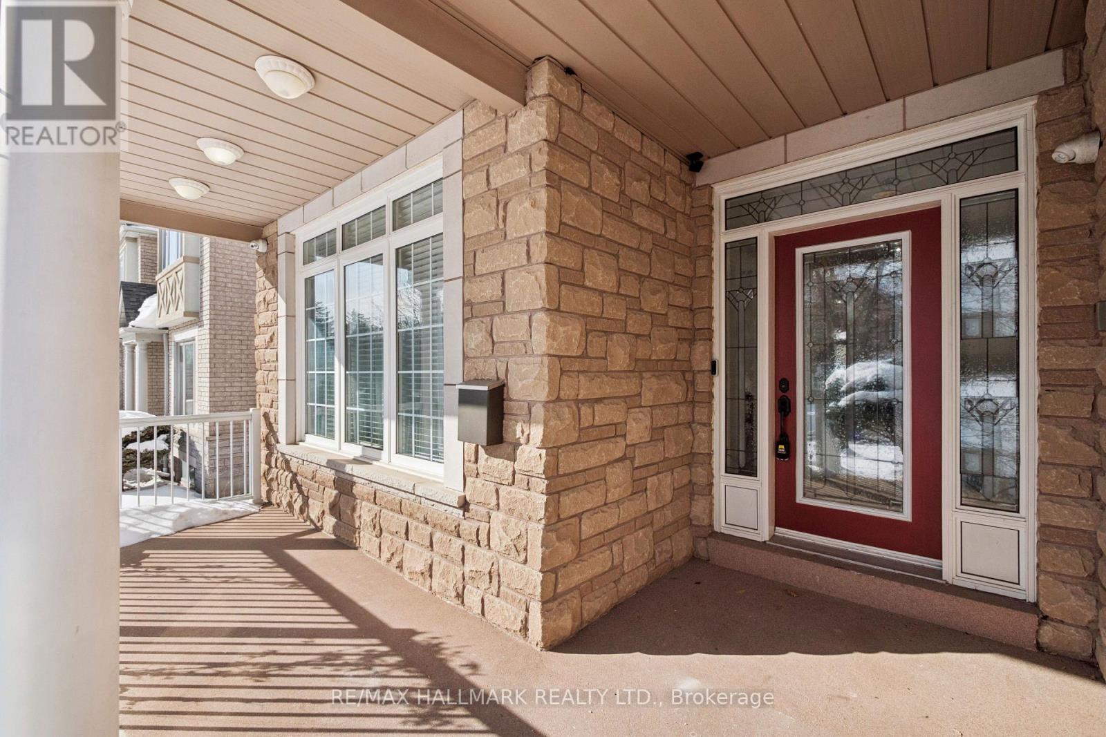 6 Guinevere Court, Richmond Hill, Ontario  L4C 0P7 - Photo 4 - N12802930