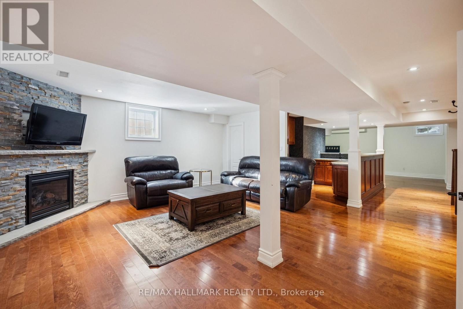 6 Guinevere Court, Richmond Hill, Ontario  L4C 0P7 - Photo 42 - N12802930