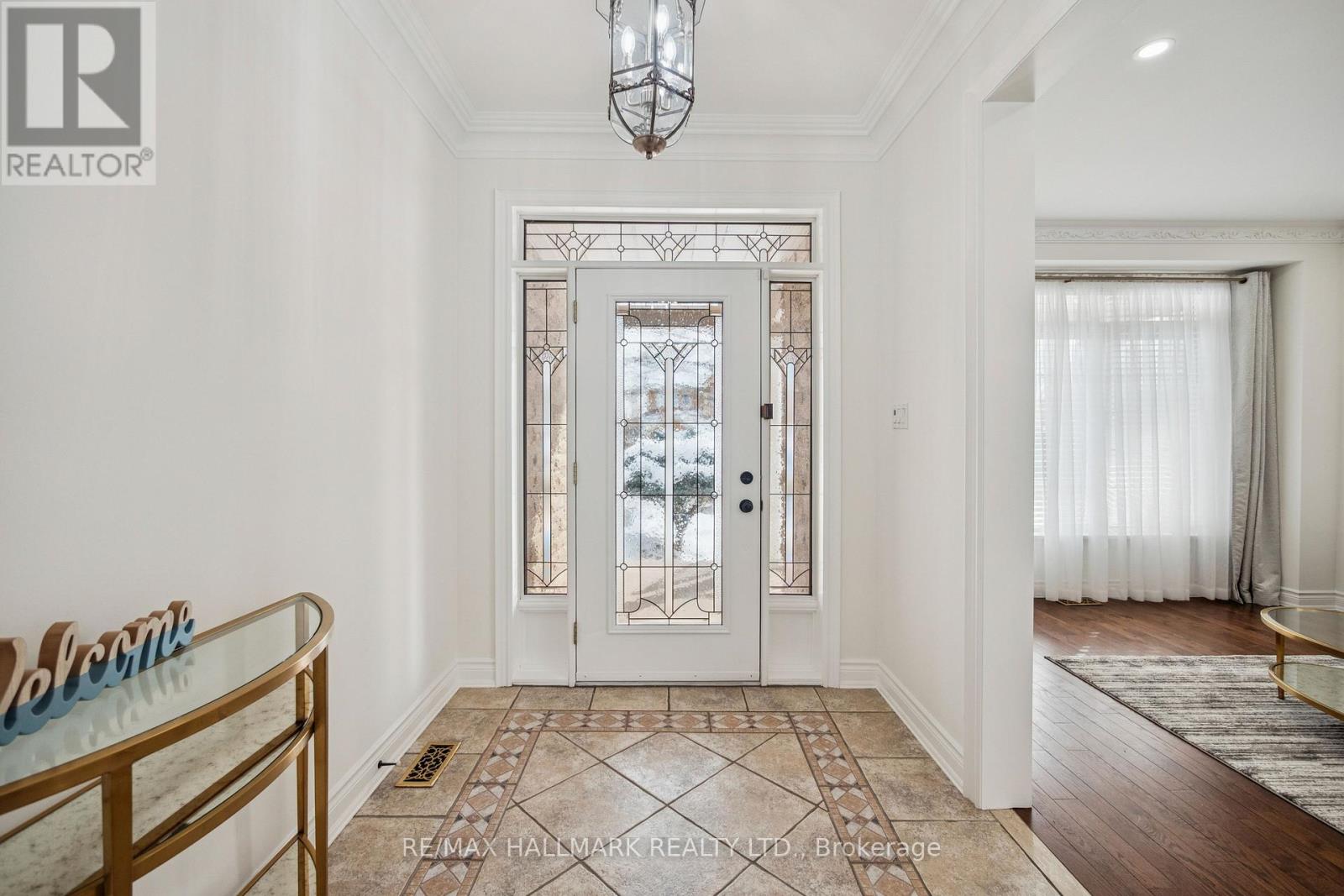 6 Guinevere Court, Richmond Hill, Ontario  L4C 0P7 - Photo 5 - N12802930