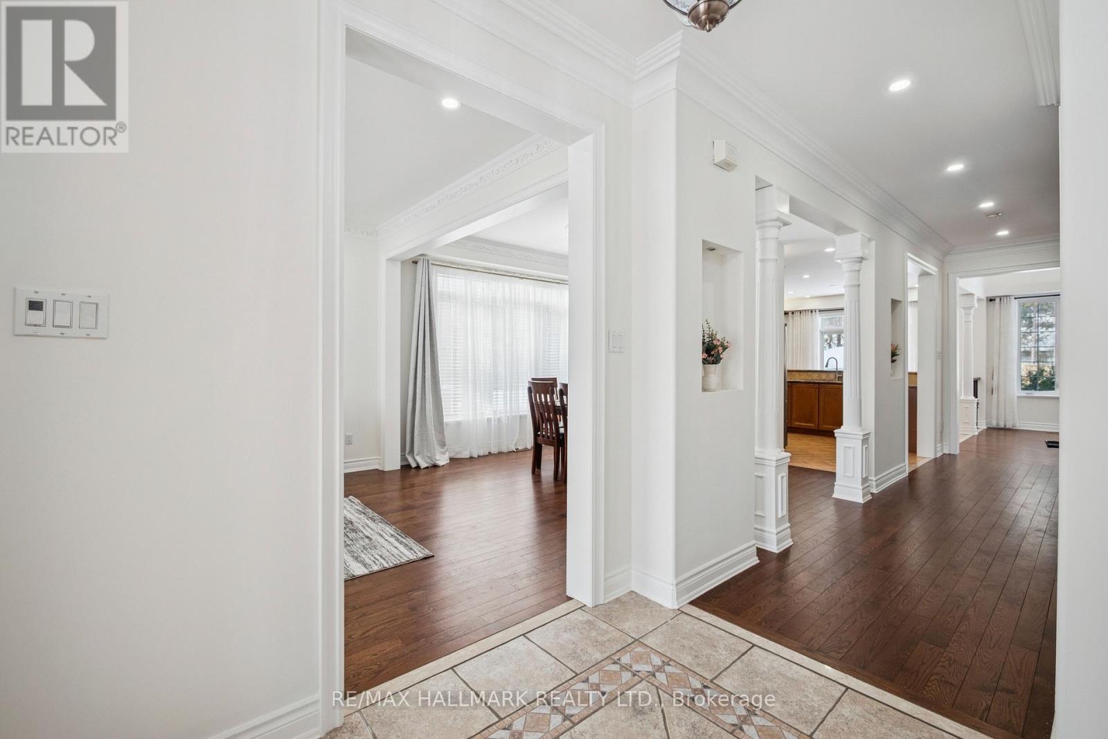 6 Guinevere Court, Richmond Hill, Ontario  L4C 0P7 - Photo 6 - N12802930