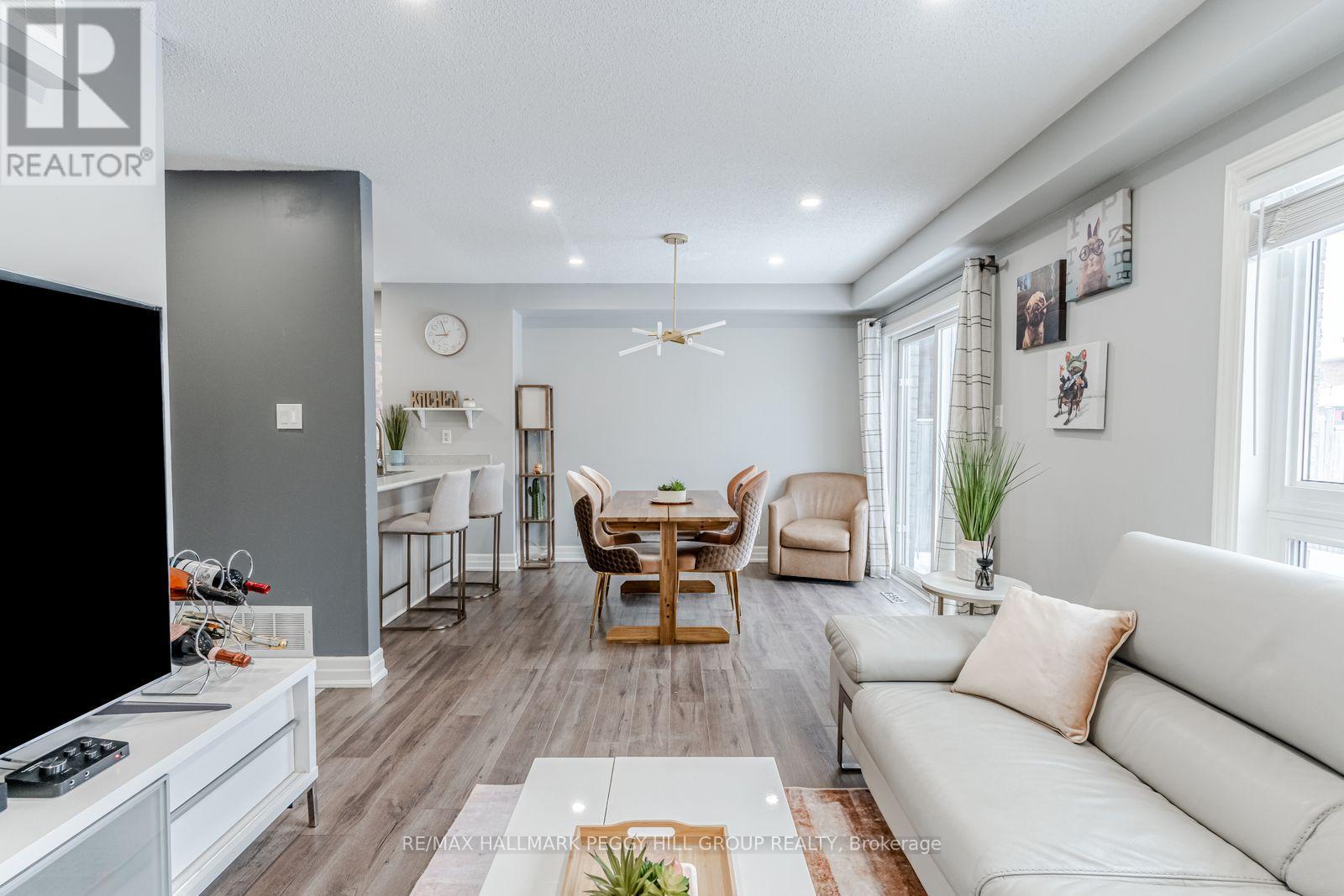 34 Coronation Parkway, Barrie, Ontario  L4M 7J8 - Photo 2 - S12802890