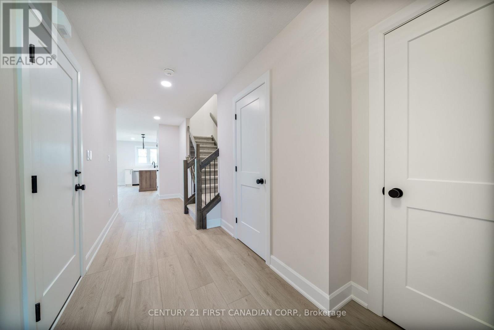 3 Sheldabren Street, North Middlesex, Ontario  N0M 1A0 - Photo 4 - X12713786