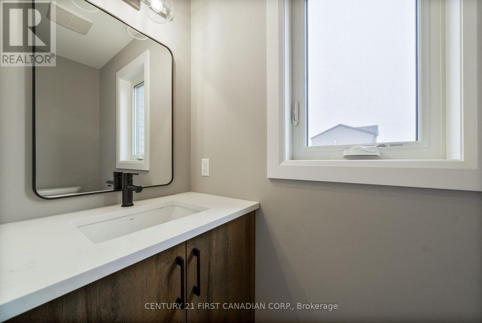 3 Sheldabren Street, North Middlesex, Ontario  N0M 1A0 - Photo 5 - X12713786