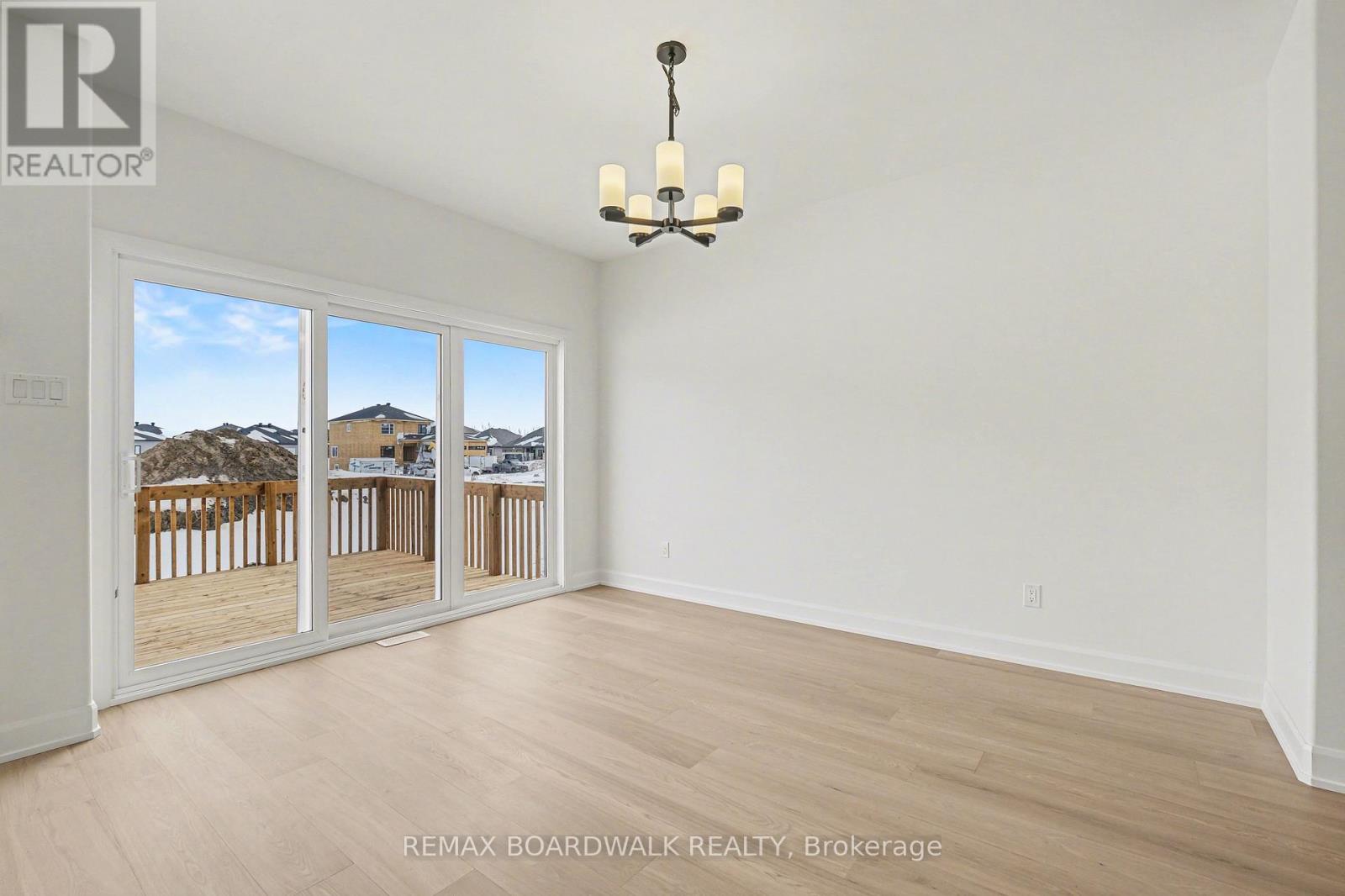 444 Aurora Street, Russell, Ontario  K4R 0L3 - Photo 3 - X12748180