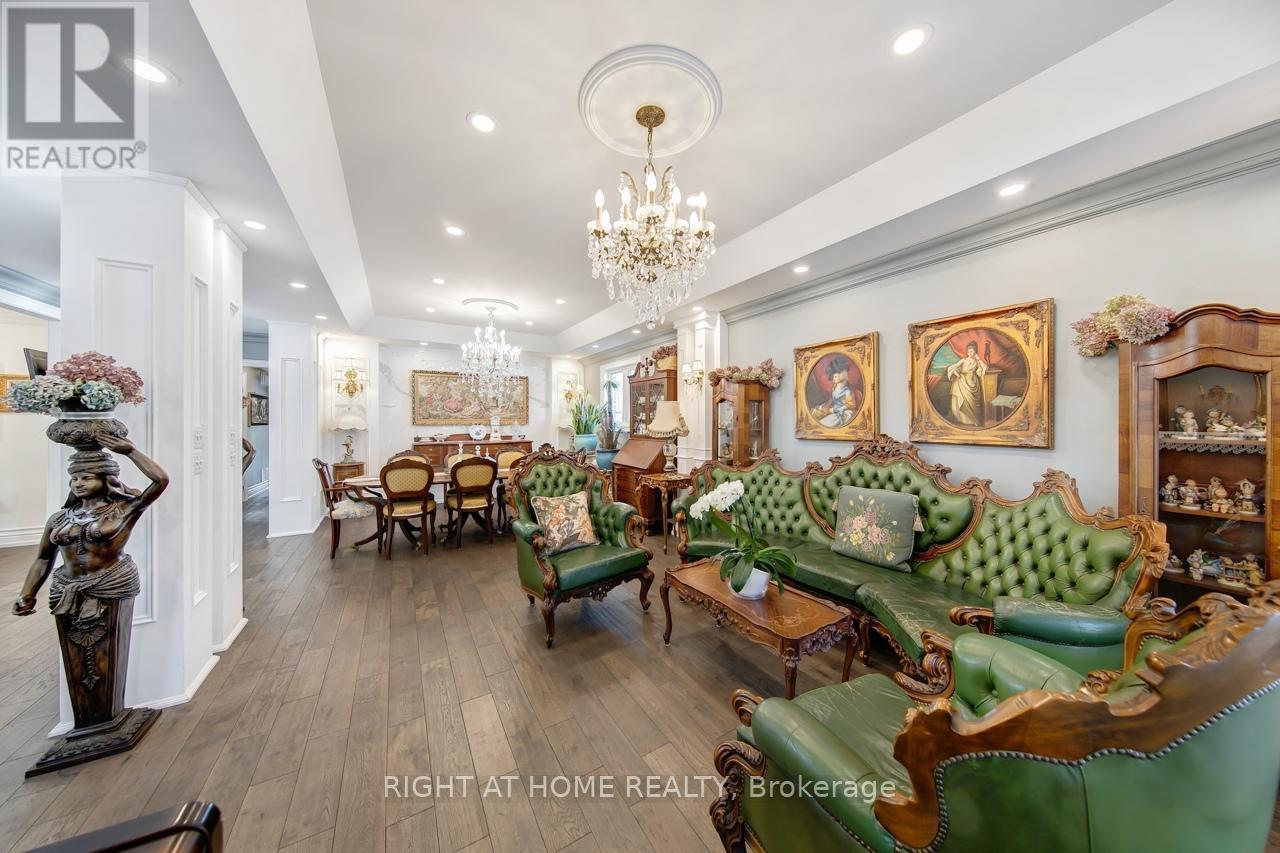 397 Maple Leaf Drive, Toronto, Ontario  M6L 1P4 - Photo 5 - W12802854