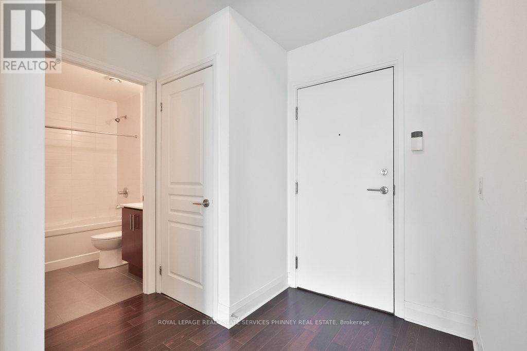 1606 - 1 Hurontario Street, Mississauga (Port Credit), Ontario  L5G 0A3 - Photo 6 - W12802856