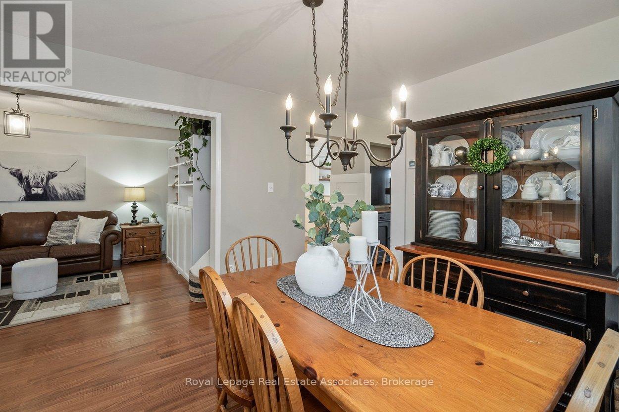 42 Harriet Street, Halton Hills, Ontario  L7G 5W7 - Photo 11 - W12802902