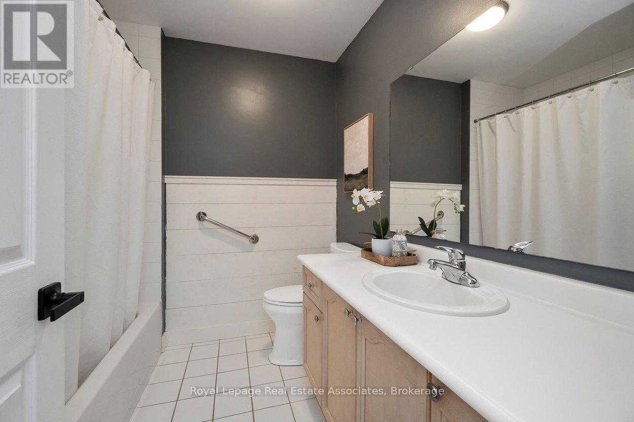 42 Harriet Street, Halton Hills, Ontario  L7G 5W7 - Photo 32 - W12802902