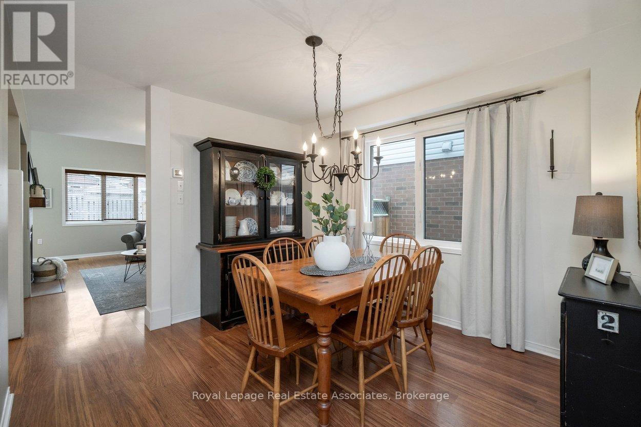 42 Harriet Street, Halton Hills, Ontario  L7G 5W7 - Photo 9 - W12802902