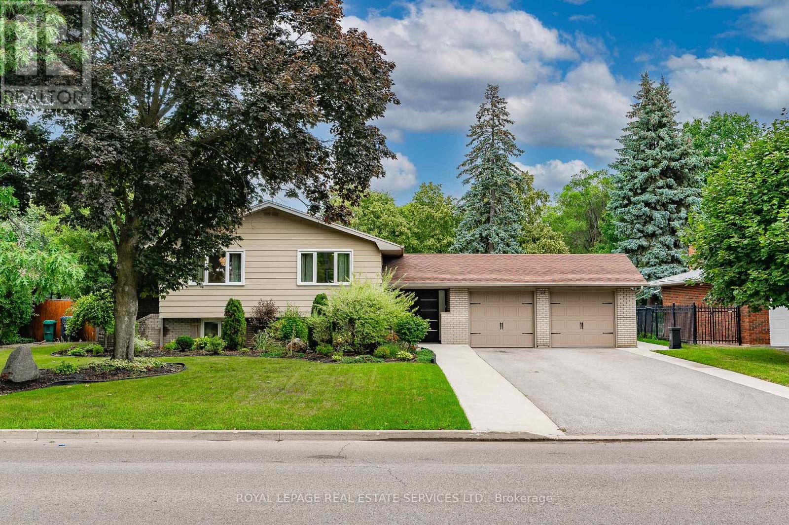23 HILLSIDE DRIVE, Brampton, Ontario