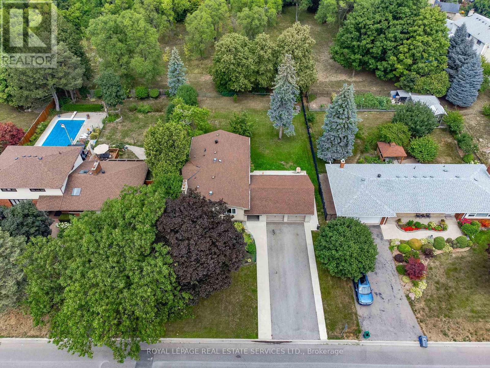 23 Hillside Drive, Brampton, Ontario  L6S 1A2 - Photo 4 - W12802924