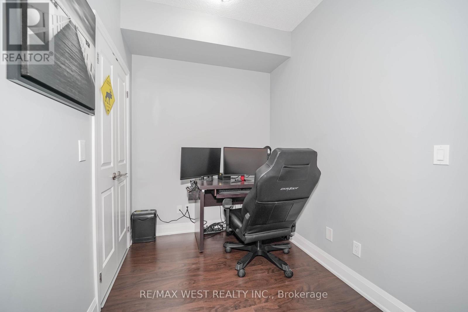 409 - 35 Fontenay Court, Toronto, Ontario  M9A 0C4 - Photo 4 - W12803000